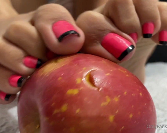 Feetmissy aka Feetmissy OnlyFans - Do you want to be an apple now