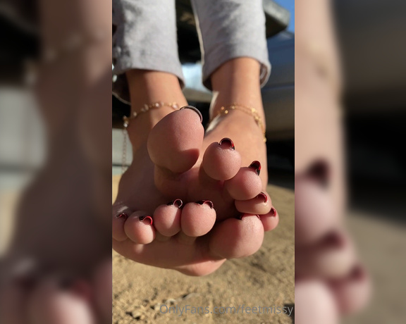 Feetmissy aka Feetmissy OnlyFans - Do you want to see what my feet can