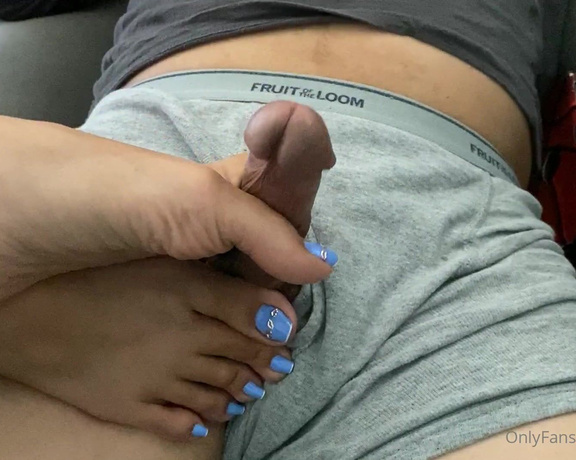 Feetmissy aka Feetmissy OnlyFans - I kinda owe you guys because I don’t post that often, so here is a full version of a footjob video