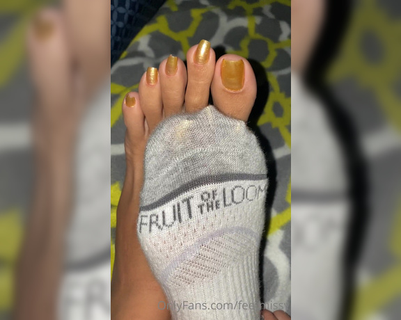 Feetmissy aka Feetmissy OnlyFans - Funny how I pair my socks Wore it in the dark and when I turned on the lights , well as you see