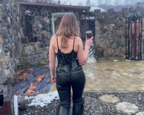 Mistress Zeida aka Mistress_zeida OnlyFans - Video# Slave in the gibbet cage outside in the cold winter