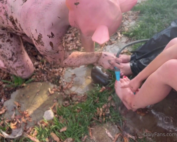 Mistress Zeida aka Mistress_zeida OnlyFans - VIDEO Lucky pig licks the mud and dirt from our feet