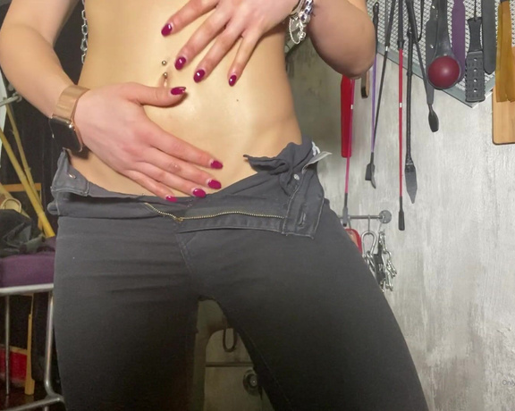 Mistress Gaia aka Gaiapadrona OnlyFans - Belly fetish!