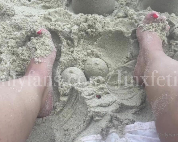 JinxFetish aka Jinxfetish OnlyFans - Squashing Sand Tittes Imagine my pretty toes on a bouncy set of tittes