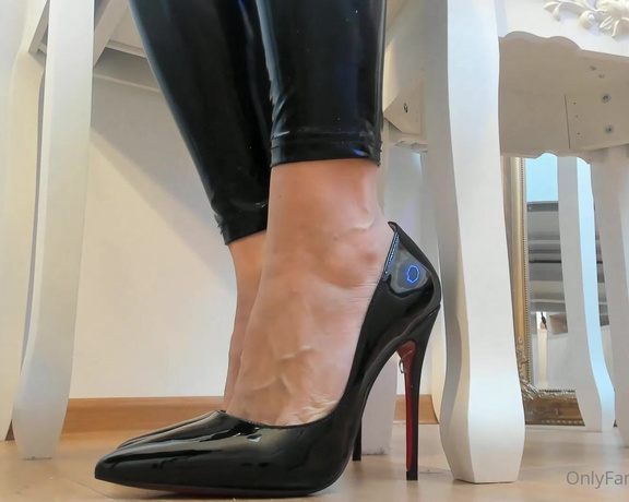 Lexy Noir aka Lexynoir OnlyFans - Take my heels into your mouth and shut up !