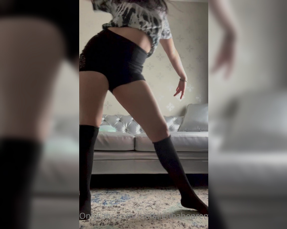 The Fallen Babe aka Thefallenbabepremium OnlyFans - Happy Monday! Listen to some metal with me and watch me twerk and dance my booty and legs in high