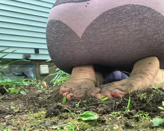 The Fallen Babe aka Thefallenbabepremium OnlyFans - Gardening for pleasure for the first time in my life! I am going thru changes