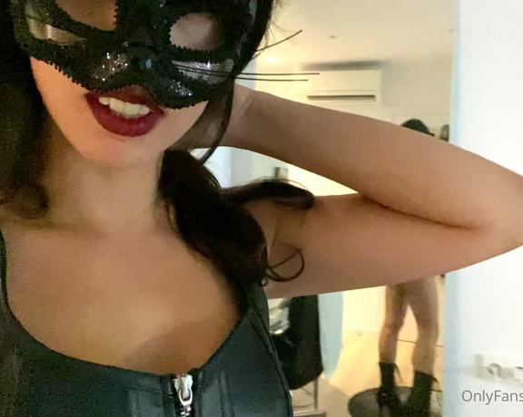 Evil Kitten aka Evilkitten OnlyFans - Habamos quedado para una sesin y mientras vena de camino estuve envindole vdeos para que fuera