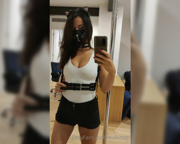 Evil Kitten aka Evilkitten OnlyFans - I love wearing kinky in public Also its wonderful to listen at music in live again This was