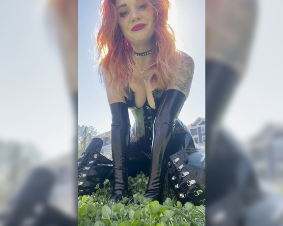 Goddess Sylvanas aka Goddesssylvanas OnlyFans - What a beautiful day! I touched some grass and figured I’d report back with my findings