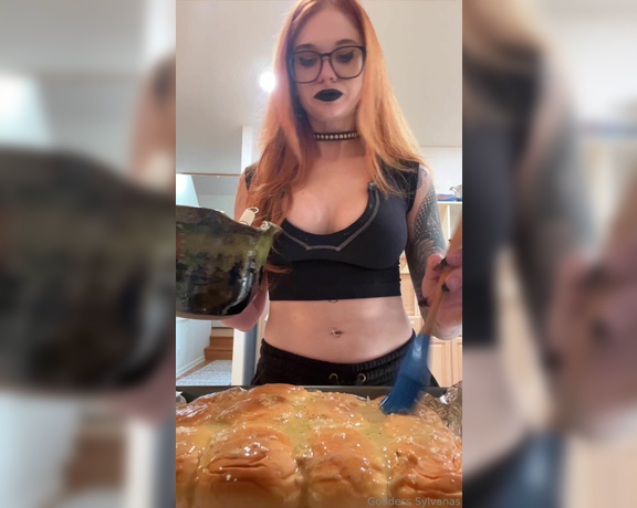 Goddess Sylvanas aka Goddesssylvanas OnlyFans - Happy thanksgiving! Here’s a little ASMR y video of me cooking my own personal feast! Did too much