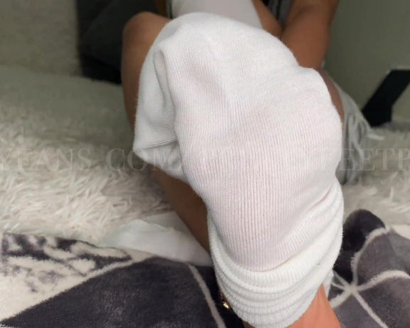 Goddess Paris aka Prettyfeetparis OnlyFans - 6MIN it’s been a while since i’ve done a sock take off video