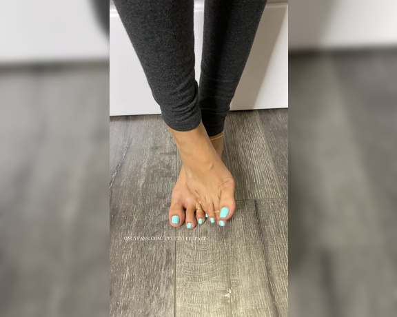 Goddess Paris aka Prettyfeetparis OnlyFans - First time getting a Tiffany blue color and whew it’s so cute don’t u think Drop a comment of wha