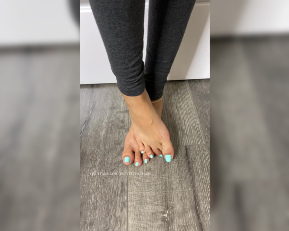 Goddess Paris aka Prettyfeetparis OnlyFans - First time getting a Tiffany blue color and whew it’s so cute don’t u think Drop a comment of wha