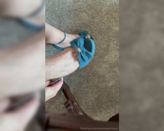 AveryWithToes aka Averywithtoes OnlyFans - Trying on those TRYING ON SEXY NEW HEELS [HEELS #1] Simple, elegant HD video of me putting