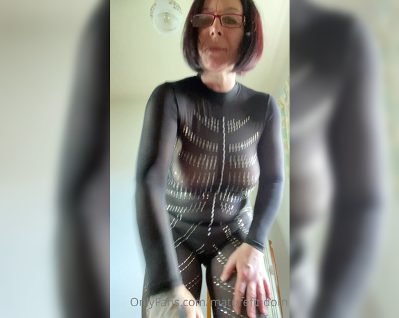 Mature Findom aka Maturefindom OnlyFans - So hot and so far out of your league ( clip )