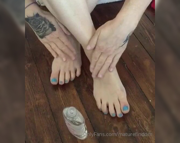 Mature Findom aka Maturefindom OnlyFans - Does it make you foot bitches weak watching me oil my pretty feet ( clip )