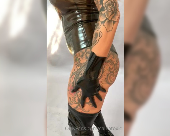 Calea Toxic aka Caleatoxic OnlyFans - Behind the scenes clip, transparent black latex and long pvc boots