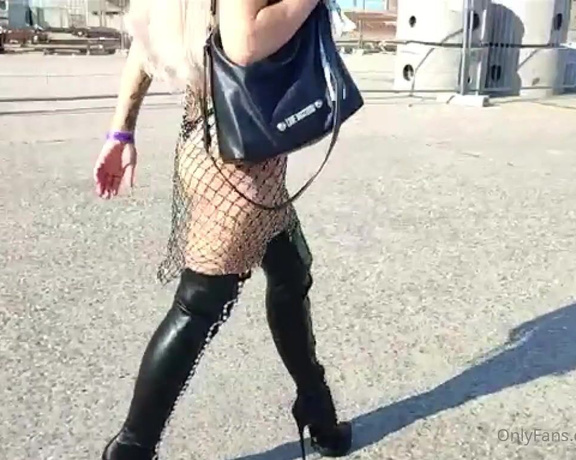 Calea Toxic aka Caleatoxic OnlyFans - A sexy walk for my boot fetishists