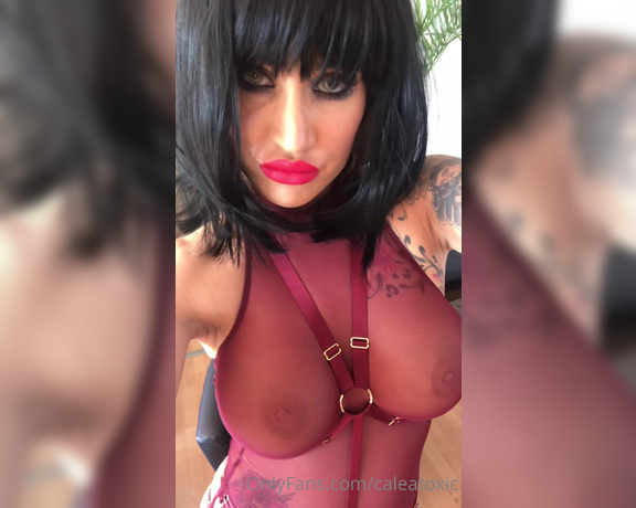 Calea Toxic aka Caleatoxic OnlyFans - By special request of a dear fan today once again a seductive clip with black hair Have a nice Fri