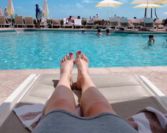 Princess Rene aka Worshiprene OnlyFans - Poolside feet