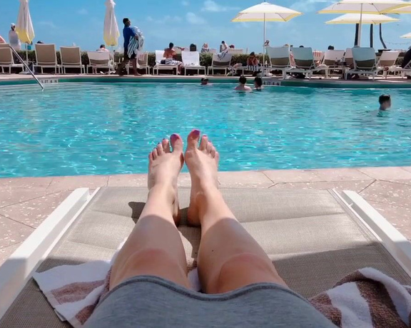 Princess Rene aka Worshiprene OnlyFans - Poolside feet