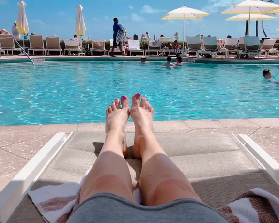 Princess Rene aka Worshiprene OnlyFans - Poolside feet