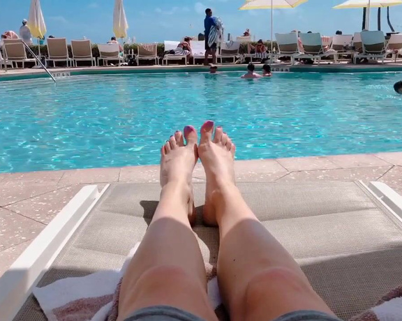 Princess Rene aka Worshiprene OnlyFans - Poolside feet