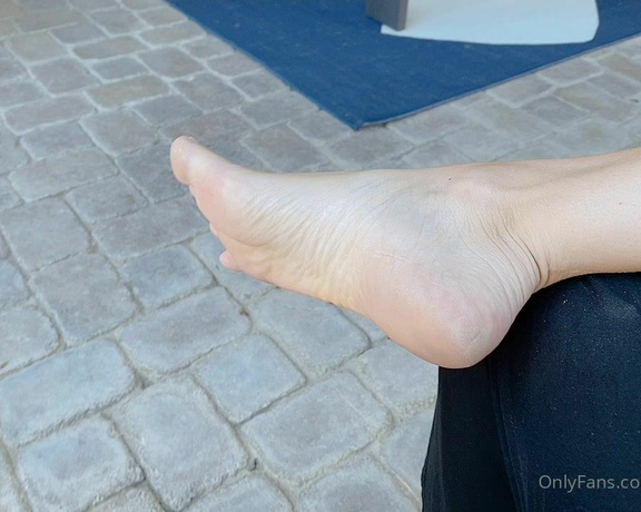 Princess Rene aka Worshiprene OnlyFans - In desperate need of a pedicure