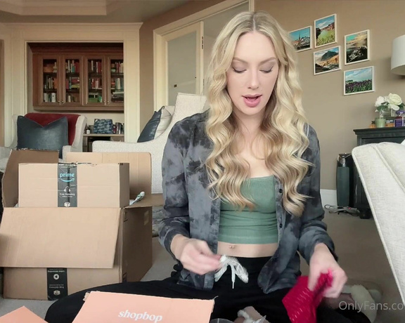 Princess Rene aka Worshiprene OnlyFans - Unboxing alllll my Christmas presents! (2 vids, swipe to view both) 1