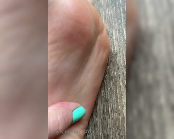 Cassidy Heat Feet aka Cassidyheatfeet OnlyFans - I’ve been getting requests for more closeups of my feet so here