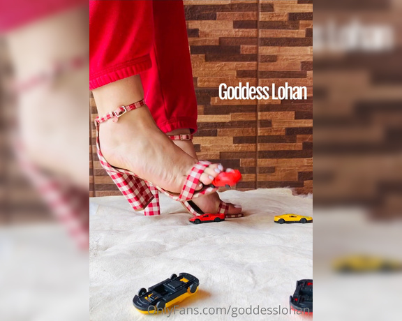 Goddess Lohan aka Goddesslohan OnlyFans - Giantess  vou destruir tudo