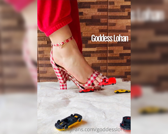 Goddess Lohan aka Goddesslohan OnlyFans - Giantess  vou destruir tudo