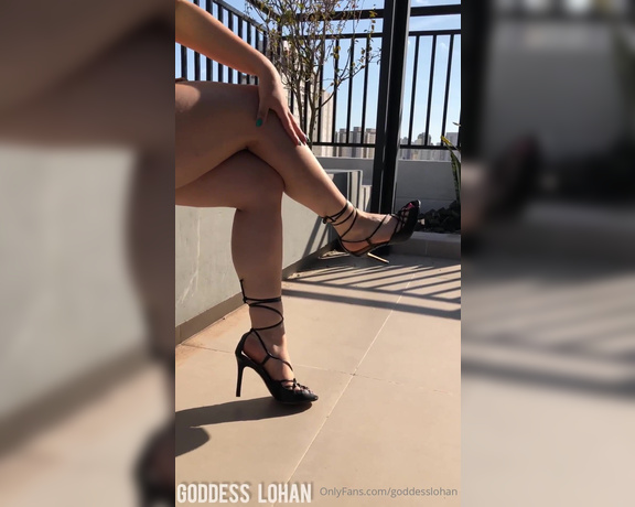 Goddess Lohan aka Goddesslohan OnlyFans - O meu desejo hoje uma bela massagem, aps tantas horas de salto