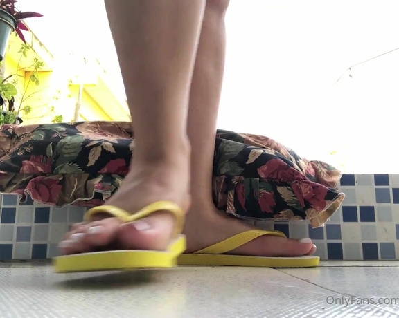 Goddess Lohan aka Goddesslohan OnlyFans - Flip flops