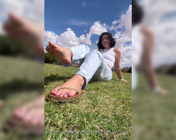 Petite Feet Penelope aka Penelopestootsies739 OnlyFans - Flip flop play