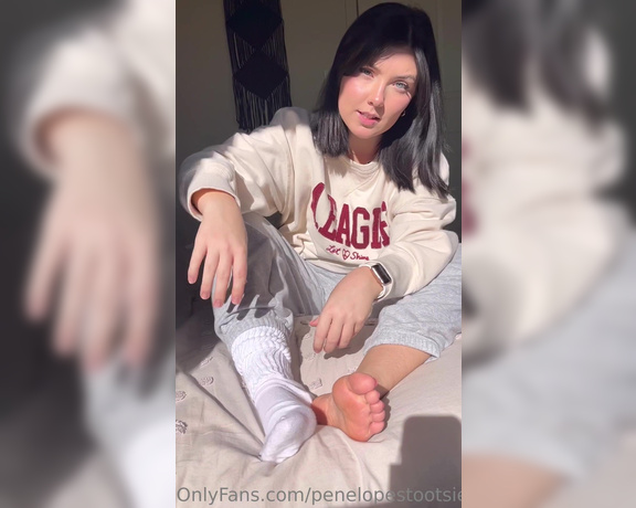 Petite Feet Penelope aka Penelopestootsies739 OnlyFans - Oily Soles JOI with sock removal