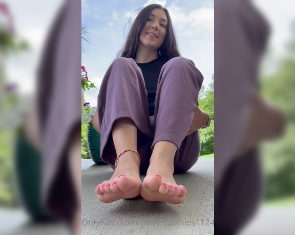 Petite Feet Penelope aka Penelopestootsies739 OnlyFans - Who likes pink toes What are some fun video ideas for the new pedicure