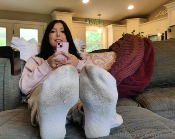 Petite Feet Penelope aka Penelopestootsies739 OnlyFans - This video is called POV Foot Rub Youre my boyfriend and I just got back from running in the hot