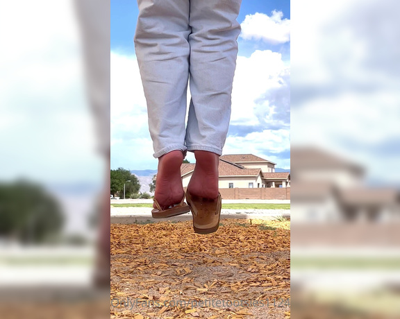 Petite Feet Penelope aka Penelopestootsies739 OnlyFans - Swinging relaxing video