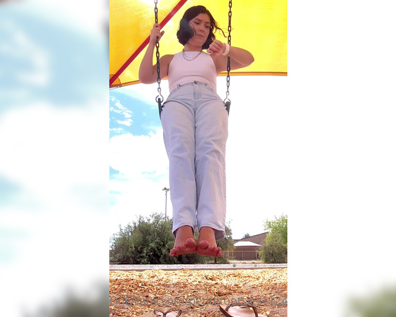 Petite Feet Penelope aka Penelopestootsies739 OnlyFans - Swinging relaxing video