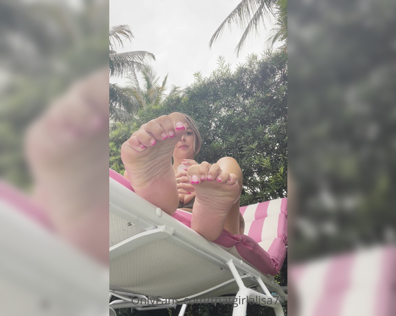 Alisa Arches aka Thatgirlalisa72 OnlyFans - Enjoy my soles while I sit at the public pool