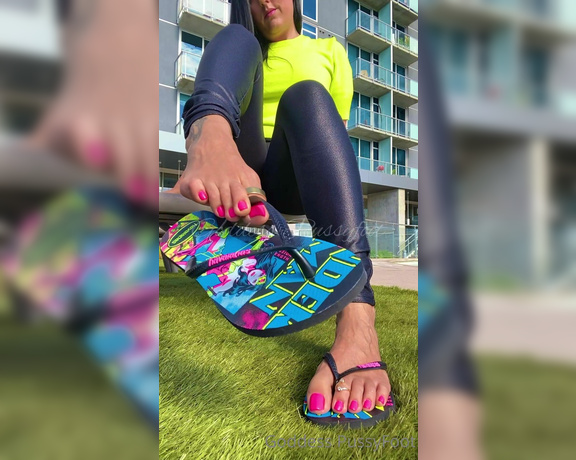 Goddess PussyFoot aka U186296307 OnlyFans - Wiggling pink toes, dangling Havaianas flip flops and toe rings Not to mention my gorgeous