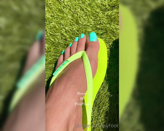 Goddess PussyFoot aka U186296307 OnlyFans - What do these colors and my wiggling toes do to you