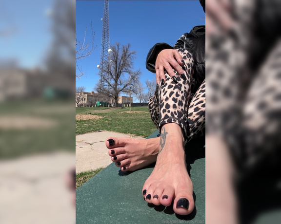 Goddess PussyFoot aka U186296307 OnlyFans - Barefoot at the park JOI You park your car and you see me on the park bench , barefoot! You can’t