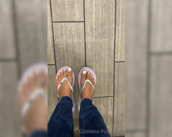 Goddess PussyFoot aka U186296307 OnlyFans - Since a bunch of you have asked for it, here’s another walking slap flip flop video You’re welcome