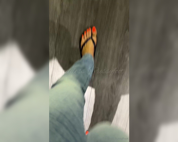 Goddess PussyFoot aka U186296307 OnlyFans - Follow my sneaky feet to the grocery store I tease you in the aisle and almost get caught! What