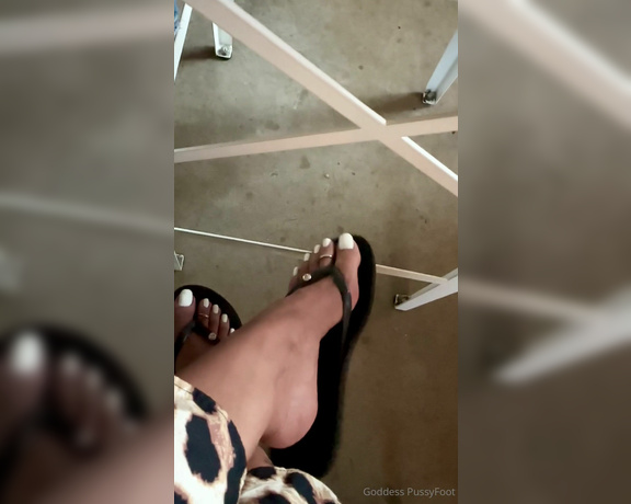 Goddess PussyFoot aka U186296307 OnlyFans - Watch my white toes and Havaianas flip flops while I’m out for cocktails with my girls