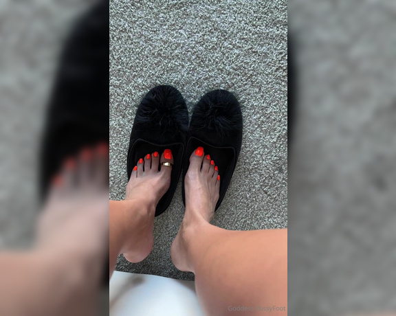 Goddess PussyFoot aka U186296307 OnlyFans - Peek a boo