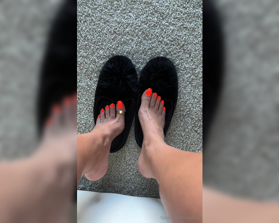 Goddess PussyFoot aka U186296307 OnlyFans - Peek a boo